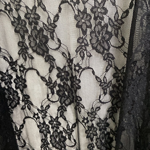Lace Duster in Black - Picture 3 of 5